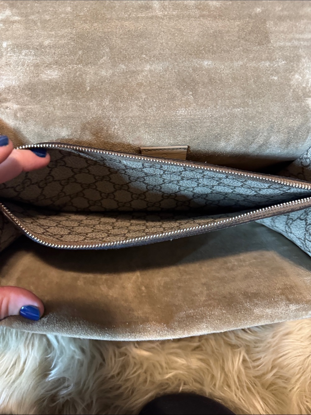 Gucci GG Supreme Shoulder Bag with Pink Glitter Lightning and Green-Red Appliqué - Picture 9 of 11